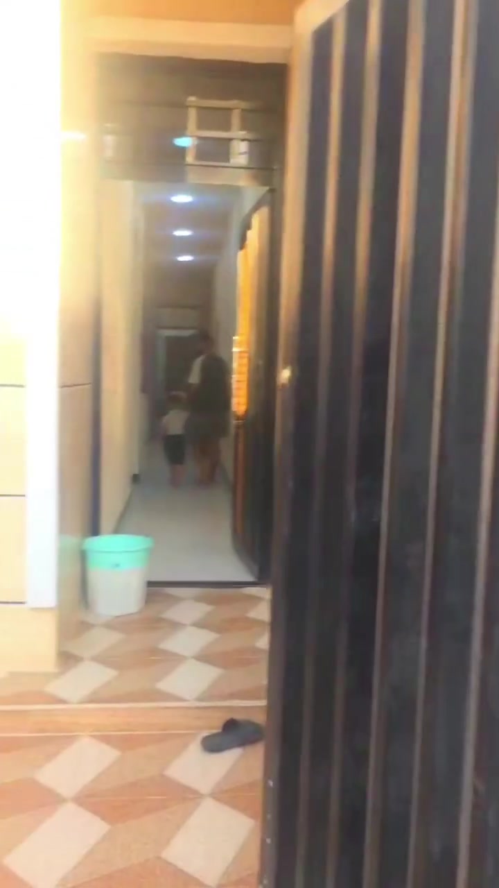 جماعة بيت مرتب ودرجة اولى 
دار للبيع مساحة 100طابق ونص 
زعفرانية بيت بنيه 
غرفتين نوم 
البيت مرتب كلش ونظيف 
السعر100وبي مجال 
تواصل *********** @إشارة
