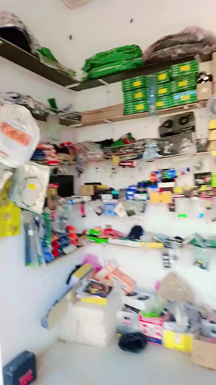 السلام عليكم محل للبيع هو وغراضه الشراي يخابر بدون وعودات كذب مكلف بالنشر مكان ناصريه***********🤗
