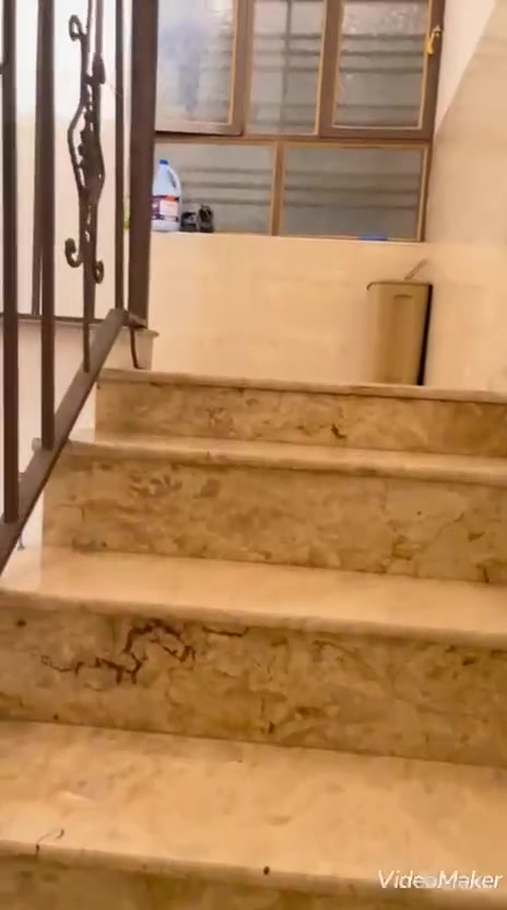 🏠 دار للبيع – الحسينية | الجريخي

📐 المساحة: 100 م²
📏 الواجهة: 5 م
📏 النزال: 20 م
🏗️ بناء حديث
📜 طابو صرف

✨ تفاصيل الدار:

▪️ مدخلان استقبال وممر 
▪️ صالة
▪️ غرفة نوم في الطابق الأرضي
▪️ غرفتان نوم في الطابق الثاني
▪️ بيتونة واسعة
▪️ صحيات في الطابقين
▪️ صحي خارجي
▪️الاساس رفت 

💰 السعر: 115 مليون دينار

📍 الموقع: الحسينية – الجريخي – المخابرات
📌 قرب جامع الإمام الحسين (ع)

📞 للاستفسار والاتصال:
***********

🔑 بناء حديث | طابو صرف | موقع مميز
