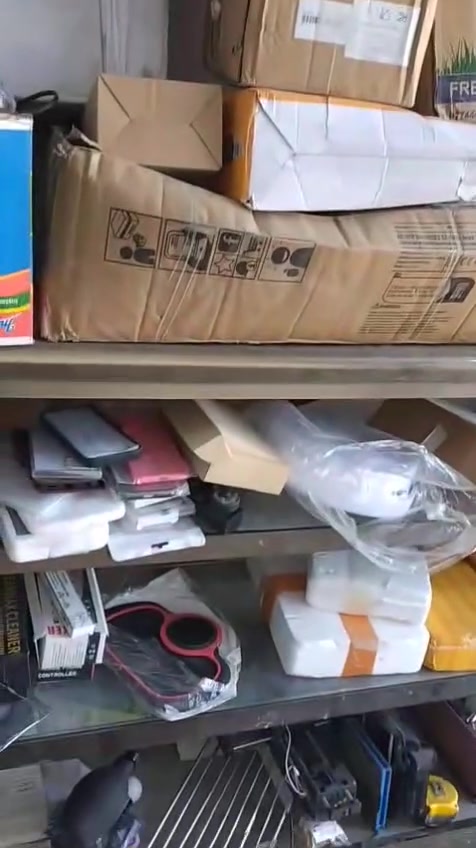 اخوان الاعزاء تتوفر مواد امازون متنوعه للبيع ڜلع وبأسعار رمزيه فمن يجد نفسه لديه الرغبة في الشراء يتصل على الرقم *********** العنوان أبي غريب حي الشهداء مقابل جمعيه العمار
