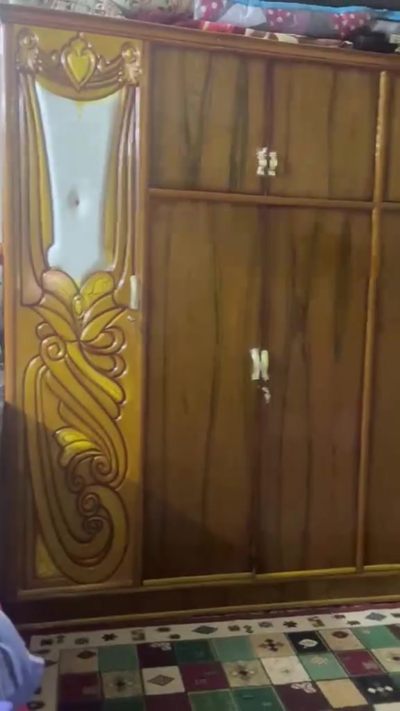 سلام عليكم عيوني كنتور البيع 300بي مجل ***********
