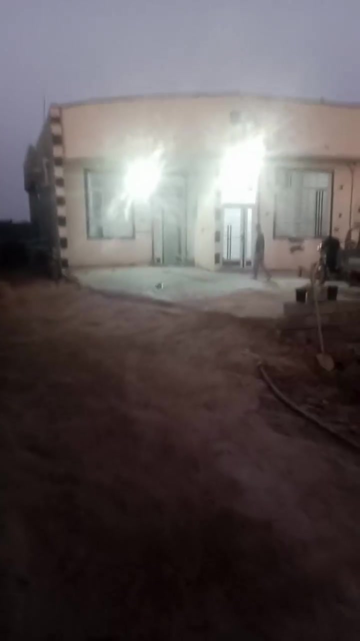 سلام عليكم ورحمة الله وبركاتة يوجد بيت البيع في كربلاء المقدسة منطقه جماليه قرب معمل الغاز مساحه 820متر موجود كافت الخدمات ماء كهرباء او مدرس سند 25تحويل بسم المشتري ثانيوم سعر 110بي مجال الشراي رقم ***********

