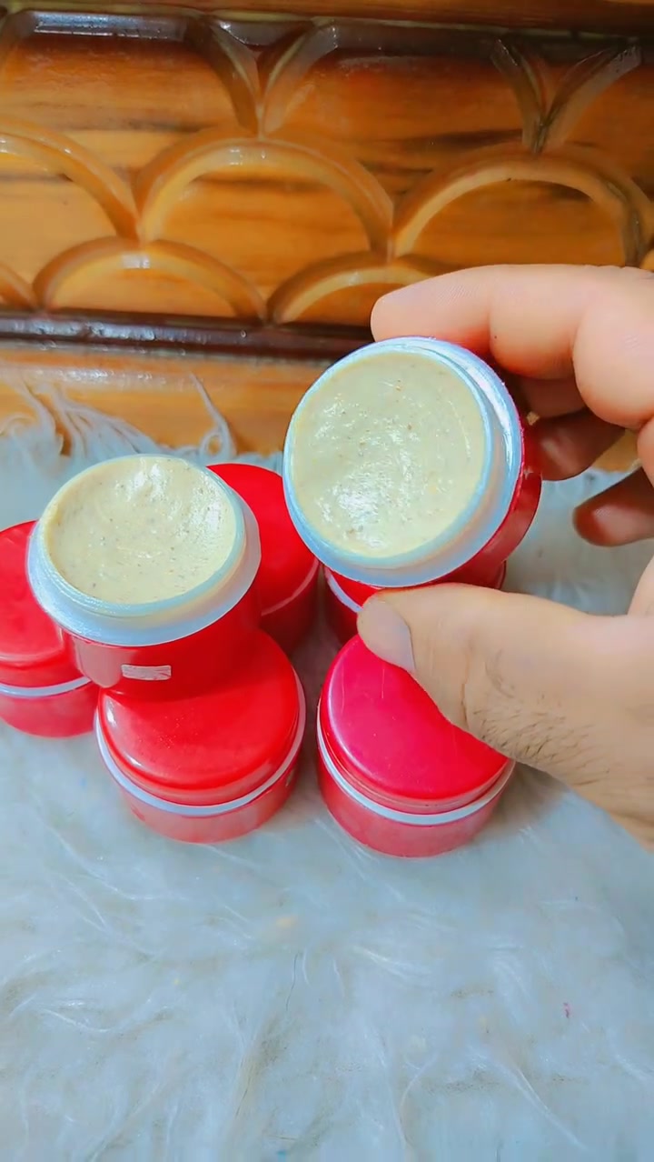 ‏‎تصبغات و كلف و نمش واثار حبوب؟
حامل وتريدين كريم آمن تعالجين بيه الكلف؟ 

جبنالكم اليوم كريم علاج
‏‎مقشر طبيعي من احماض

‏‎علاج حب الشباب واثاره 
‏‎الهالات السوداء 
‏‎الكلف والنمش 
‏‎المسامات الواسعه
 
‏‎توحيد لون البشره.. 
يساعد كريم علاج كوري عاى ما يلي :

‏‎ ازاله الخلايا الميته المتراكمة على سطح البشره 
‏‎تخليص البشره الدهنيه من الدهون الزائده والمتراكمه في مسام البشره واللمعان الناتج عنها 
‏‎تحفيز انتاج الكولاجين في البشره وبالتالي مقاومه التجاعيد وعلامات الشيخوخه 
‏‎
ازاله حب الشباب 
‏‎ازاله تصبغات البشره المختلفه كالنمش والكلف 
‏‎تغذيه البشره وجعلها اكثر نضاره ونعومه وشباباً وحيويه

سعر : ١٥  الف

***********

يوجد خدمه توصيل لكافة المحافظات ❤️
