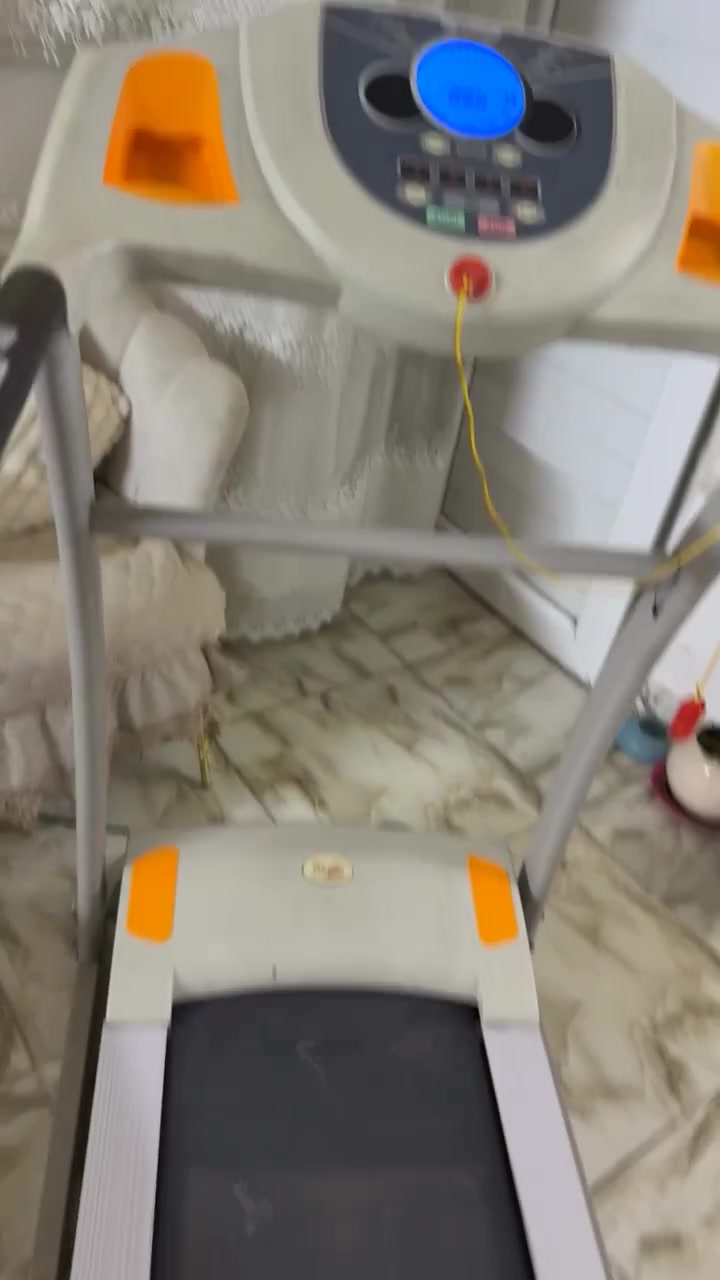 جهاز جري كهربائي جبلي نطيف جداً استعمال قليل يتحمل وزن 150 كيلو ماطور نحاسي سهل الخزن والنقل السعر 225 وبي مجال بسيط المكان بغداد 
الرقم ***********
