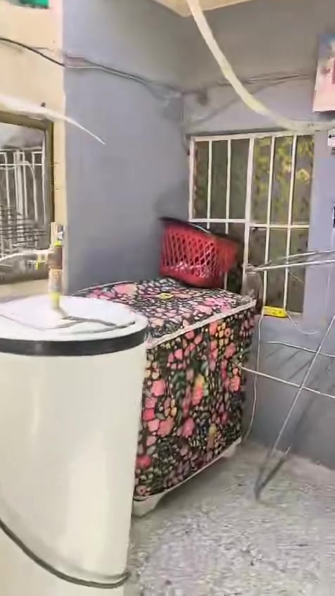 ٧٥ متر للبيع
الوجه ٣.٧٥ ونزال ٢٠ 
يحتوي على استقبال ومطبخ وغرفه نوم وخدمات فوك غرفه 
الشعب قرب حسينية ام البنين 
عكادة نظيف 
السعر جدا مناسب 
للاستفسار *********** 
مكتب ابراهيم السراجي للعقار
