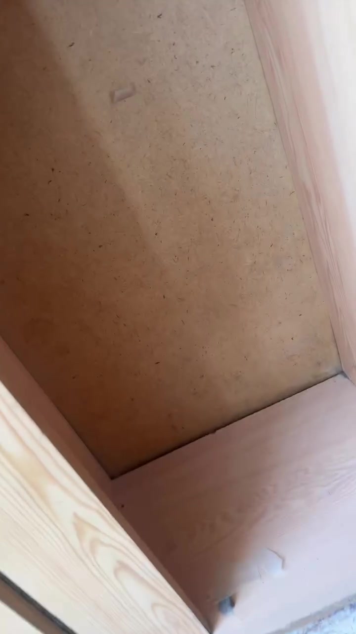 براد. ماء شغال ونضيف ماطور شغال  بس اعتقد. منقص غاز أبيعه هيج سعره ٣٥ الف.
مفرغه سعرها ١٥ الف جديده بس شويه تراب عليها 
معرض. نضيف.  موضح بالمنشور سعره ٢٥ الف. 
***********
