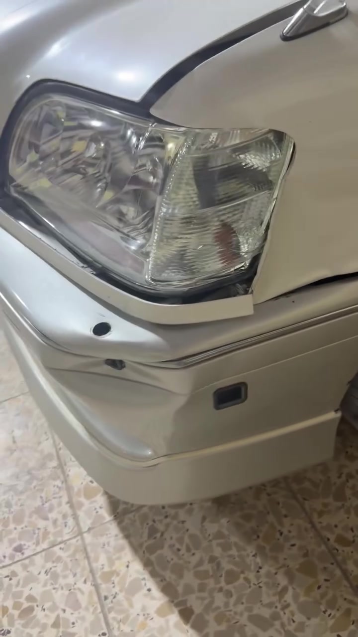 سلام عليكم..سياره جنون كشنات جلد ربع دكم تحوير ميه بل ميه تحوير وسام المالكي تبريد خلفي شغال كلشي شغال أدار كامرات محيطيه فول واحد ع واحد عده الفتح ربع دكم ديفور كبير بسمي صوليه دخول جديد لا كصه ولا نقل جثه ضربه بل مدكر الكدام دخل القطع موجود تصويره موديل 2003.   (***********)
