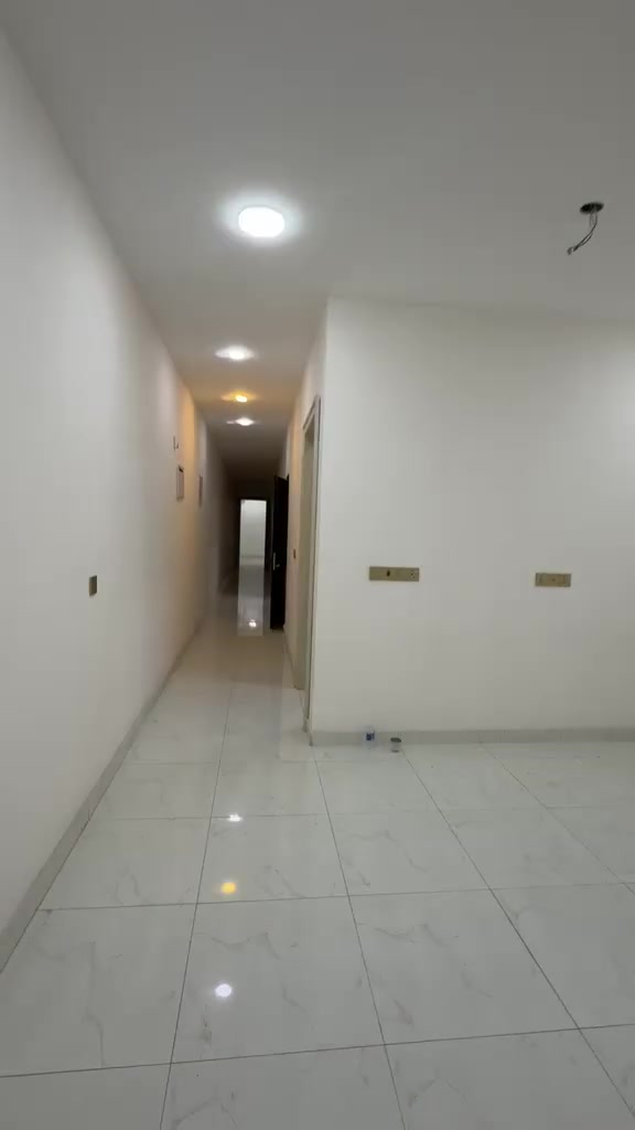 فرصة استثمارية ممتازة 
📈🏠 شقة للايجار باعلى المواصفات
مساحة 150 متر 🏬
طابق ثالث 
تحتوي على 
3 غرف نوم 
صالة 
مطبخ 
خدمات 
ضباط حي القاهرة بارقى موقع 
الايجار 700 الف 
للاستفسار زيارة مكتب الزبيدي بشارع التانكي 
او الاتصال 
***********
***********
