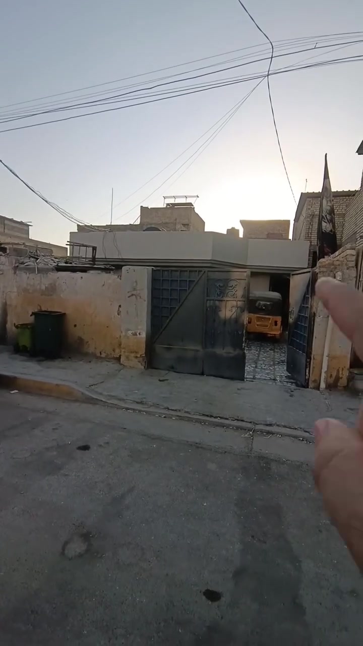 سلام عليكم توفر عندي بيت بصف رگن  بلديات معسكر قرب صوره سيد قريب الصحفيين مساحه البيت 220متر  جبها 10. نزال 22.  البيت طابق واحد منطقه كامله كل الخدمات مي مجاري كهرباء تبليط بيت مكاتبه فقط توضيح سقف البيت مترتين و80 سم  الاستفسار اكثر ***********رد واتساب ماسنجر حسن للعقار
