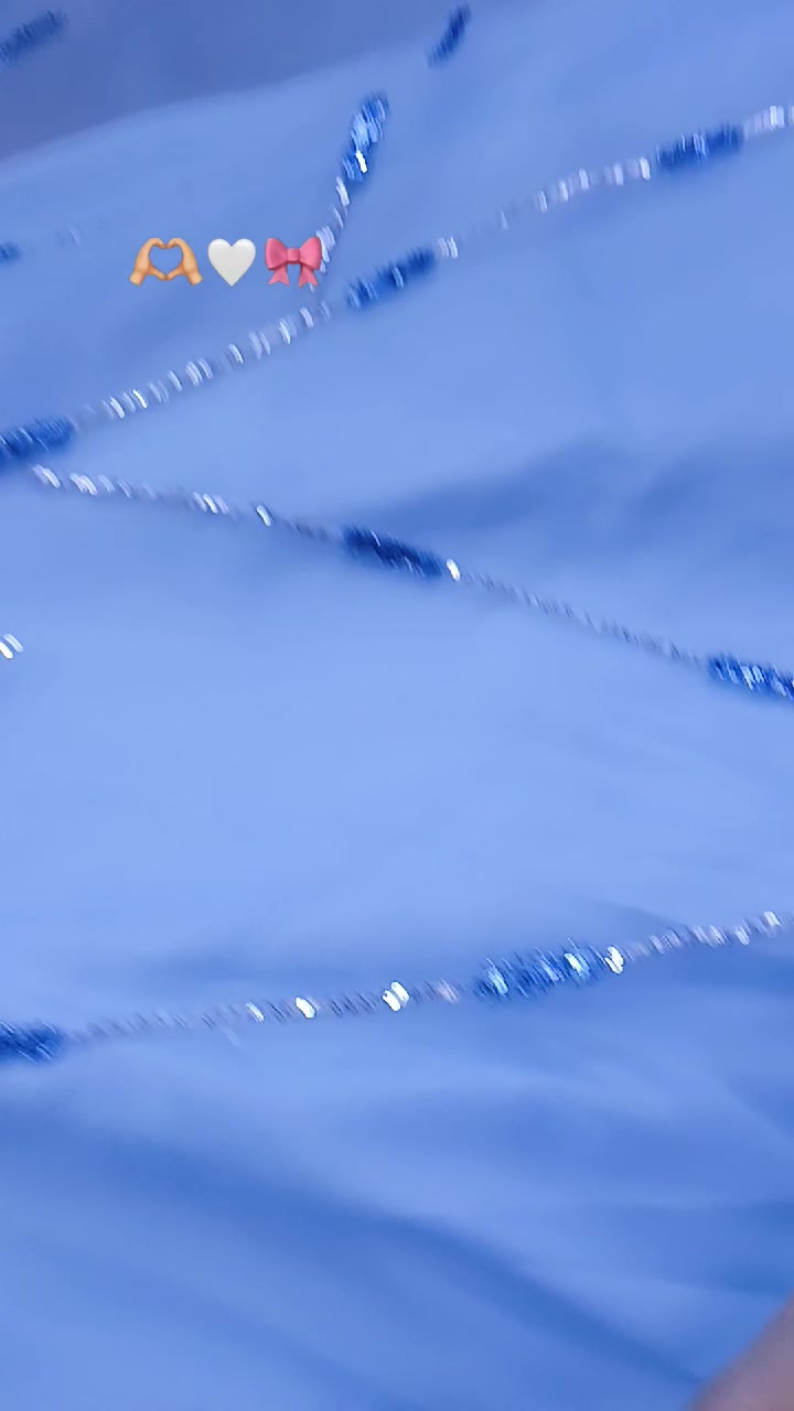 بدلة شغل معمل كلش حلوة ونازكة لون سمائي وتفاصيلها حلوة وشغلها زين يعني مو من هذا الشلون ماجان حتى قماشها قوي لأن مال معمل جديدة وابد مملبوسة تلبس وزن ستينات ب ٧٥ العنوان بغداد الأعظمية شارع الأخطل ***********
ممكن تكتبينلي المقاس بالضبط شكد؟ مثل 38/40/42 أو S/M/L حتى المشتري يعرف يناسبه لو لا.: 
تلبس وزن ستينات
البدلة جديدة تماماً لو انلبست مرة/مرتين؟ وأكو بيها أي عيوب أو بقع أو خياطة مفكوكة؟: 
جديدة
الخامة بيها تبطين من الداخل لو بس شيفون/تول من برّه؟ وهل الوزن/القصة نفس الصور بالضبط؟: 
بطانة ستن حرير