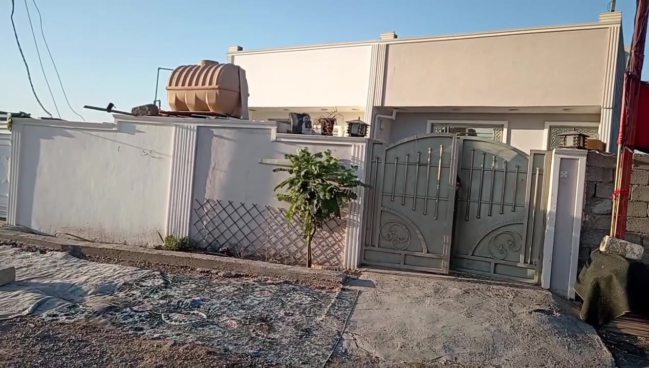🏠 أرض مع مشتملات للبيع – جاهزة للسكن
السلام عليكم ورحمة الله وبركاته

تتوفر قطعة أرض بمساحة 

400متر مربع، تحتوي على صحن ومشتملين، وكل مشتمل بمساحة 200 متر مربع، طابق واحد، ومصمم بشكل مناسب للسكن.

📍 الموقع: منطقة سويب قرب الشرطة الخامسة، خلف مضيف الشيخ ابو الياس العامري 

🔹 تفاصيل كل مشتمل:

🛏️ غرفتا نوم

🛋️ صالة

🍳 مطبخ

🚿 3 حمامات

🌿 3 مناور

💧 ماء

⚡ كهرباء

🚽 مجاري

🔌 خط مولدة

✅ جميع الخدمات متوفرة
✅ المشتملات جاهزة للسكن

📞 للاستفسار والتفاصيل: ***********

