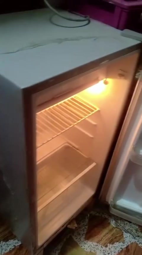 ثلاجه • ٥قدم • نضيفه