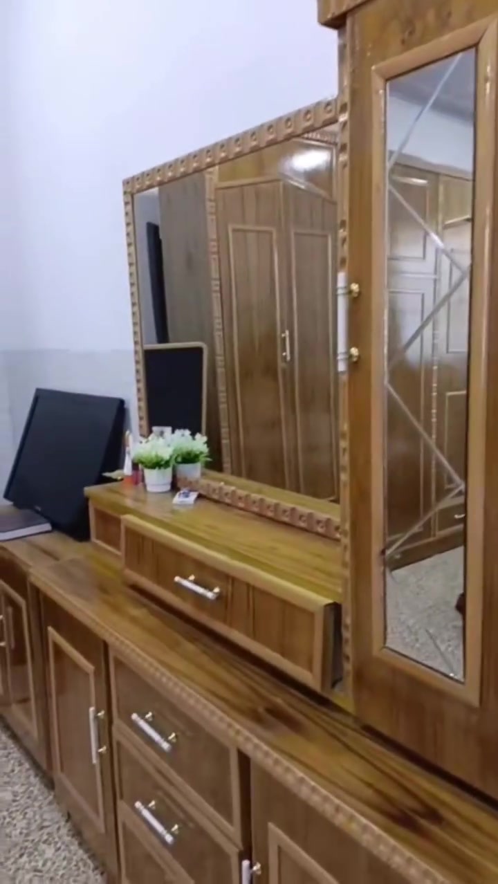 السلام عليكم
غرفه نوم جديده مدتها شد مالها يومين واستخدامها اقل من الشهر واللي يحب يتصل على رقم التلفون والسعر مليون ومئه وبيها مجال للعزاز للطيبين الاتصال على رقم التلفون, ***********
