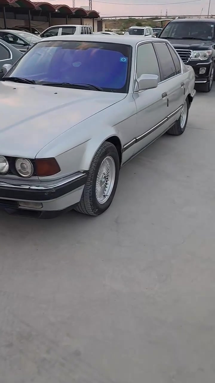 بي ام حجم 730  v 8  موديل 94 فوووول باقي التفاصيل بل فيديو الاتصال ***********
