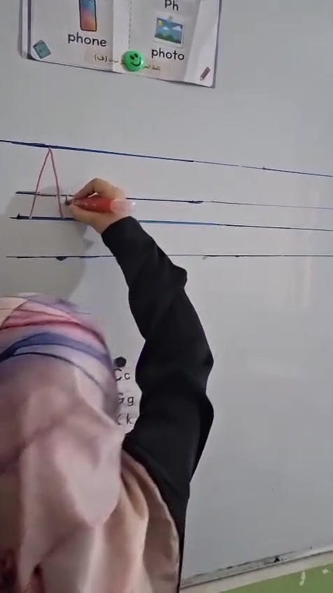 📚✨ نتعلّم… نكتب… نقرأ… ونبدع! ✨📚
من أجواء دروس اللغة الإنكليزية في معهد سنابل المستقبل لدورات التقوية  🇬🇧
 #للست__المبدعة__المتألقه__لمى__عبد__العالي ❤️❤️ 
✏️ طلابنا يتعلمون الكلمات بطريقة عملية وتفاعلية، من خلال الكتابة على السبورة وقراءة الكلمات بصوت واضح، حتى نساعدهم على بناء أساس قوي في اللغة الإنكليزية. 🌟
🎯 هدفنا مو بس يحفظ الطالب الكلمة، وإنما يفهمها، يقرأها، يلفظها ويستخدمها بثقة 💪📖
👏 فخورين بكل خطوة يخطوها طلابنا نحو النجاح والتفوق.
سنابل المستقبل… نزرع العلم اليوم لنحصد النجاح غداً 🌱🎓

للتسجيل يرجى التواصل معنا الان 
☎️***********
#العنوان : الديوانية _ قضاء الشامية 

🔹️ شارع ٣٠ مقابل مدرسه اليمامه الابتدائية للبنات 
🔹️قرب مجمع ادم
🔹️مجاور مجمع علي صبيح
