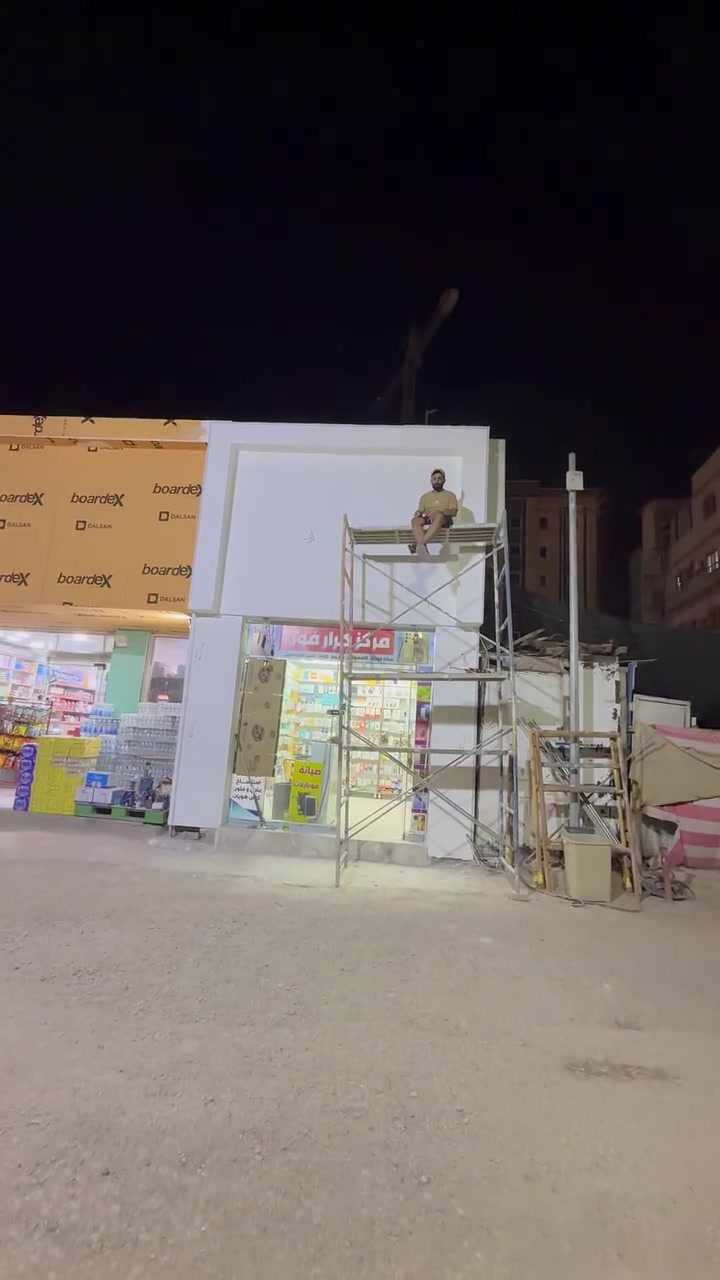 على بركه الله نعمل كافه الديكورات الداخليه والخارجيه جبس بورد سقوف ثانويه معالجة الجدران وتصليحها  الي ايريد  يزوج تعال يم بيتك تعبان نرجعه فول ومكفول للاستفسار خاص او اتصل ع الرقم الاتي ***********@ادمن وافق @
