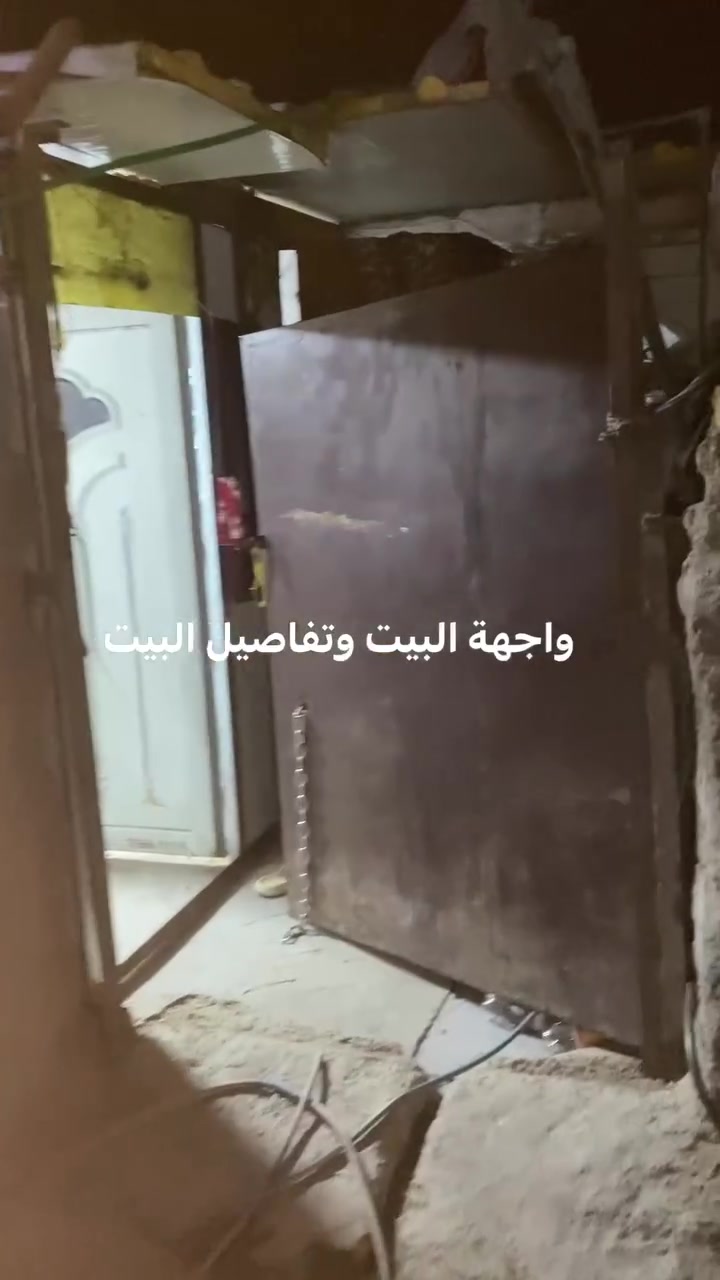 سلام عليكم بيت للبيع تجاوز خمسين متره بي غرفه نوم وهول زغير ومطبخ وحمام ابطنه وطرمه زغيره السكف مال الغرفه اعكاده ووفوك الغرفه هيكل غرفه بس مابي درج مكان البيت الزعفرانيه شارع المعهد شارع المكتبة مال تاج المعارك للستفسار واتساب ***********
البيت مقابل الطابو 40 متره عن التبليط مي وكهرباء كامل خلف مدرسه الكندي
