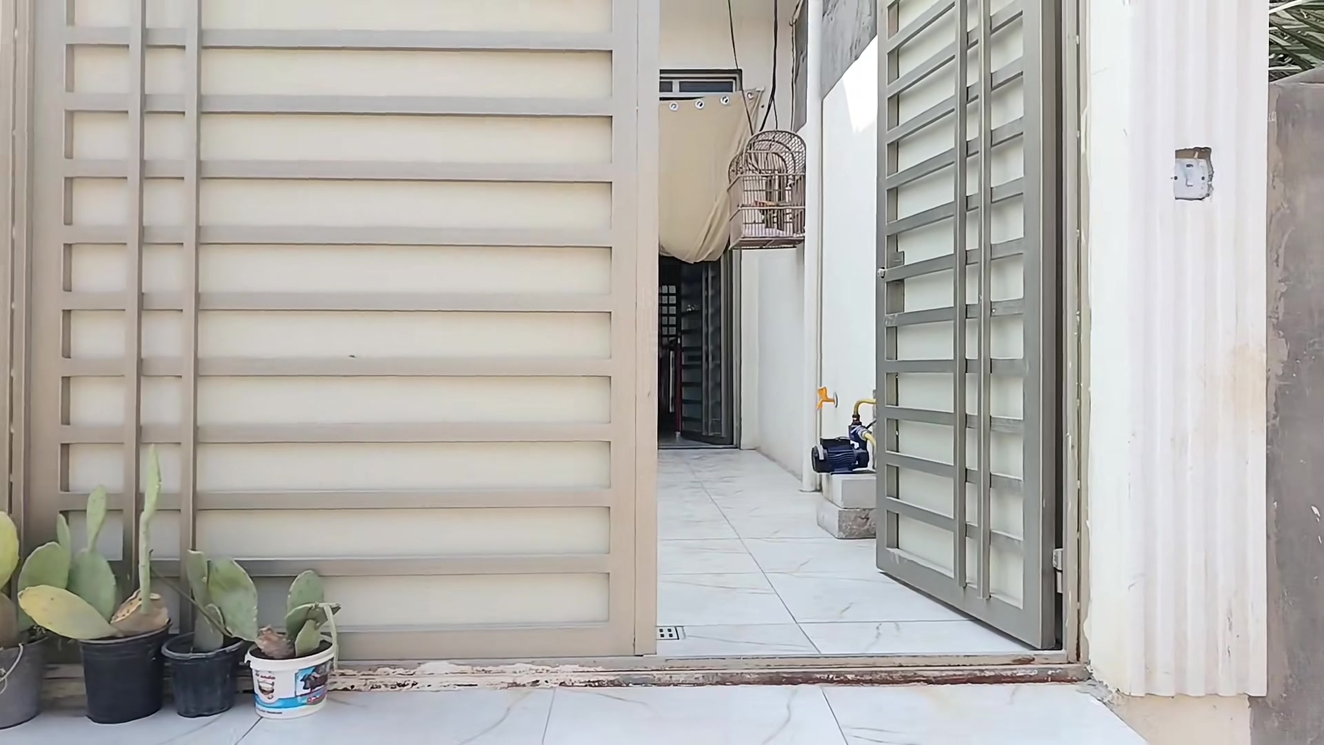 يالله 
بيت لبيع ٢٠٠متر طابو زراعي بشارع المطار الجديد
تدخله فرع شارع  مجمع البيت الصحي
البناء طابوق والاساس والسقف صب
يحتوي على ٢غرف نوم واستقبال وصاله ومطبخ
الاستفسار الاتصال على الرقم ***********
او مراجعة مكتب حيدر الزبيدي للعقار والمقاولات عنوان المكتب بشارع المعمل قرب مدرسة الازدهار لبنات
