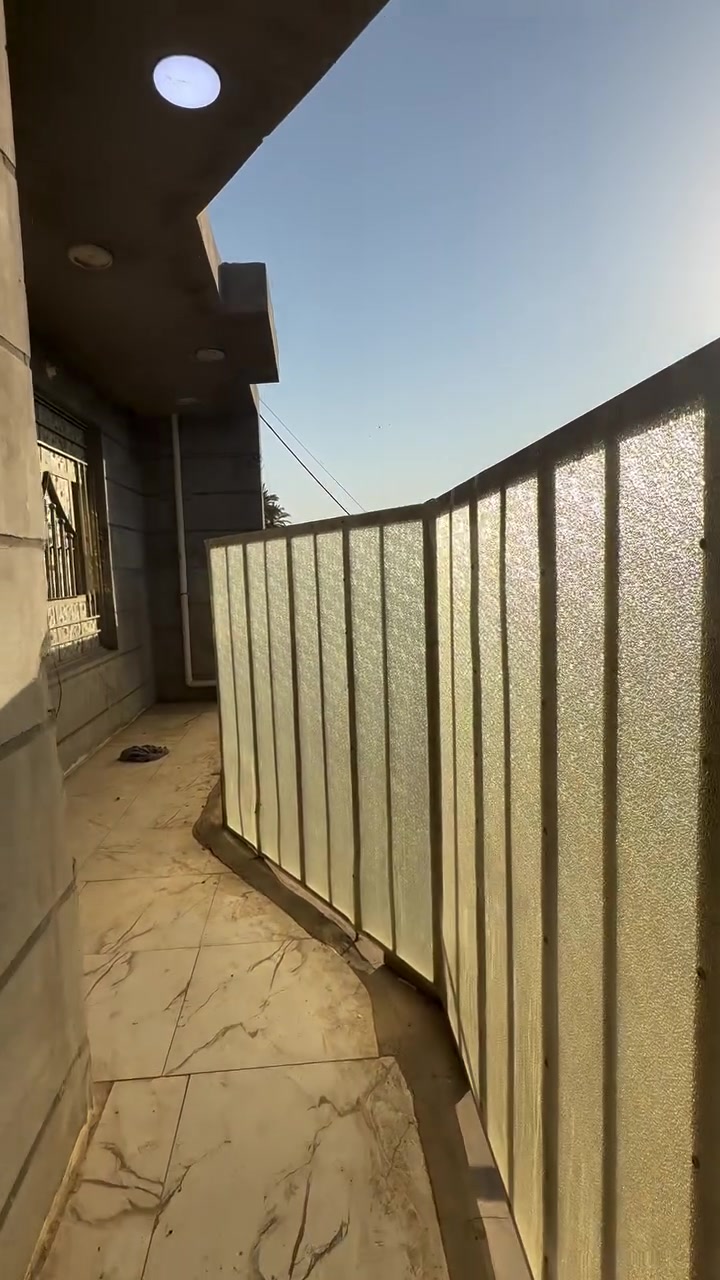 السلام عليكم 

دار للبيع المساحه 150 متر 10وجه 15 نزال 
تفاصيل داخل الفديوو 
بسعر مناسب ملك صرف زراعي سند 25 
الموقع جزيره بغداد الفحامه 
للاستفسار ***********
