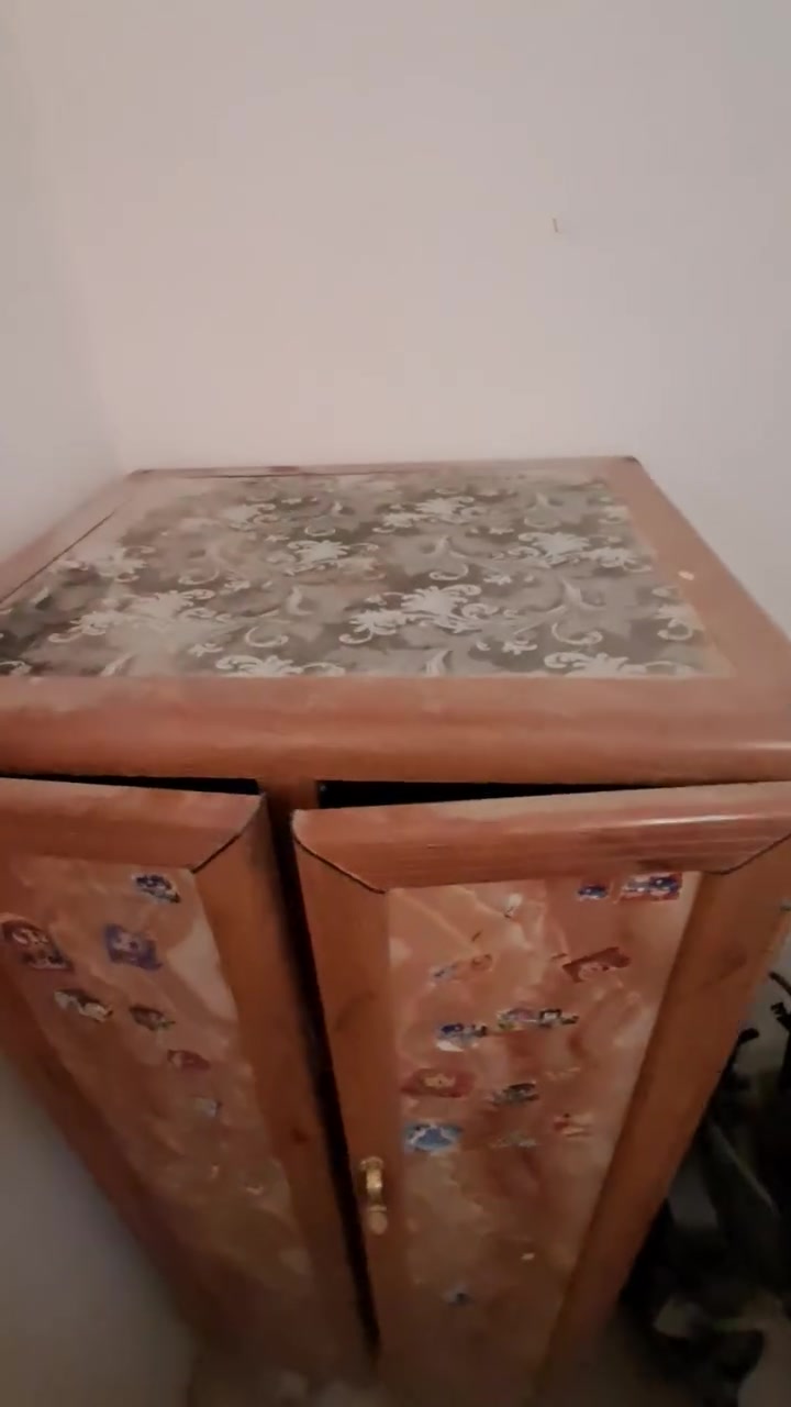 سلام عليكم
كنتور المنيوم للبيع المكان بصره ابي الخصيب 
سعر ٥٠ الف ***********
