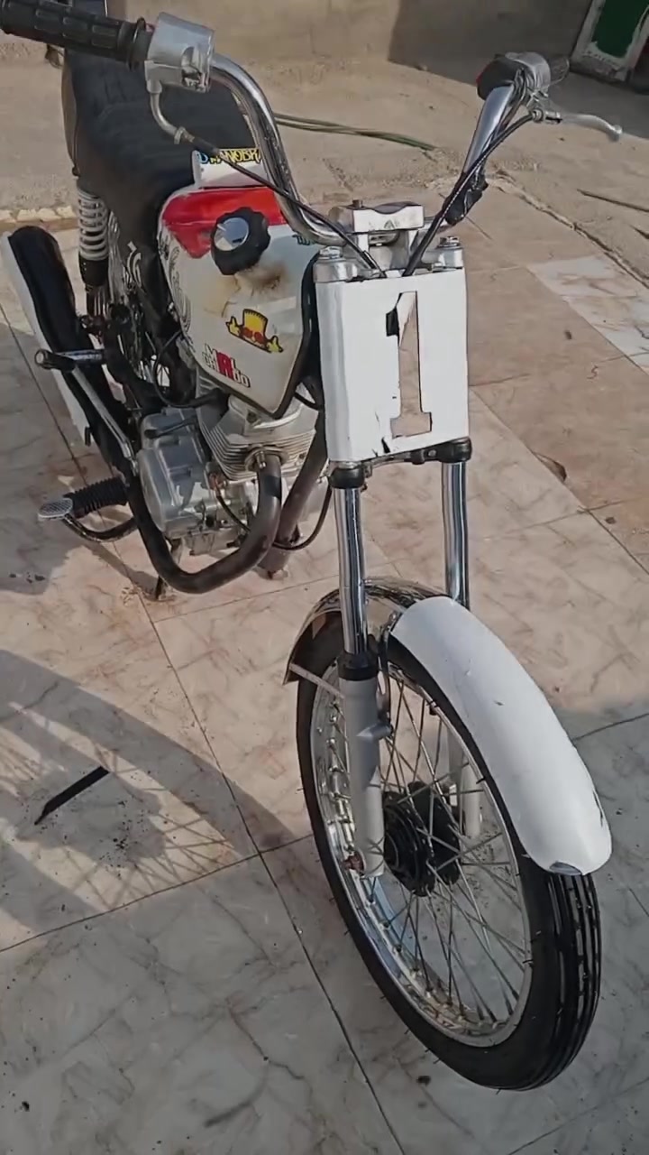 السلام عليكم دراجه اربعه كير نامه دراجه كلك دراجه قاعده وحلوه فول نظافه ماكينه ما بيها نضح دهن ماكينه حلوه ونظيفه والسعر مالتها 350 وبيها مجال حق الجيه مجال قليل الرقم مال *********** المكان العزيزيه واسط بالخماس قرب سيطره الخماس
