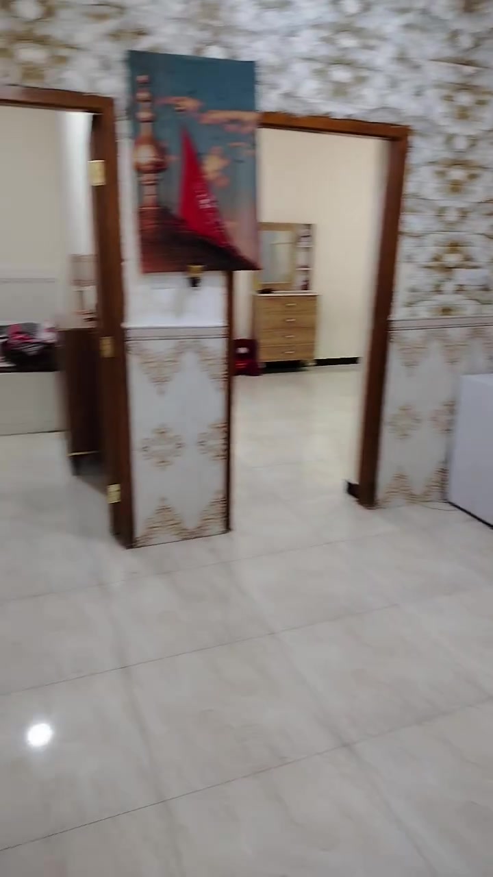 شقه للايجار بل مطيحه طابق اول معزوله موثثه ٢ غرفه وصاله ومطبخ وصحيات اجاره ٧٥٠ الف الاستفسار ***********
