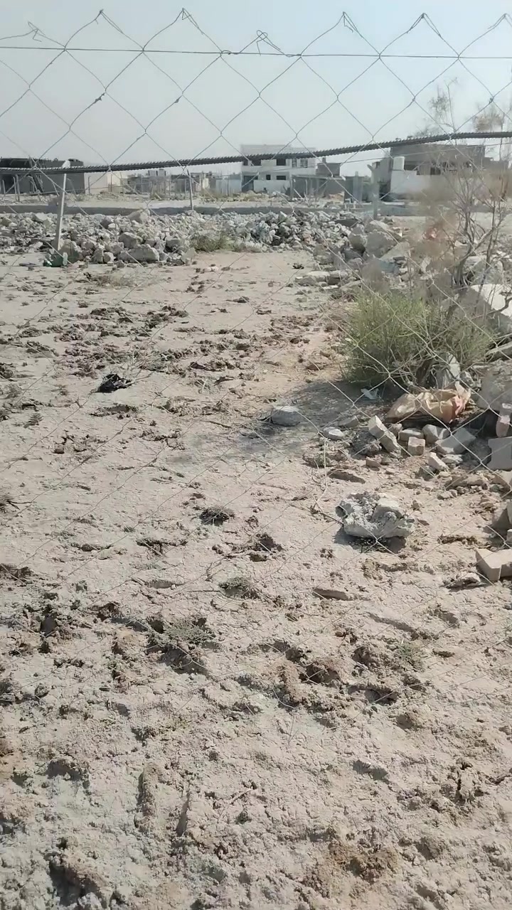 السلام عليكم ورحمة الله وبركاته عندي قطعه ارض زراعي سند 25 للبيع مساحه 80 متر مربعه مسيجه العنوان نهايه الشرطه الخامسه الدوانم قرب جامع ملك القدوس واجهه 5 ونزال 16 السعر ب8 وبيها مجال بسيط للاستفسار ***********
