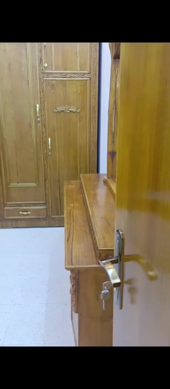 غرفه نوم للبيع صاج ٦ ابواب نظيفه
العنوان  بغداد خلف مرور الرستميه 
السعر ٦٠٠ الف 
***********
