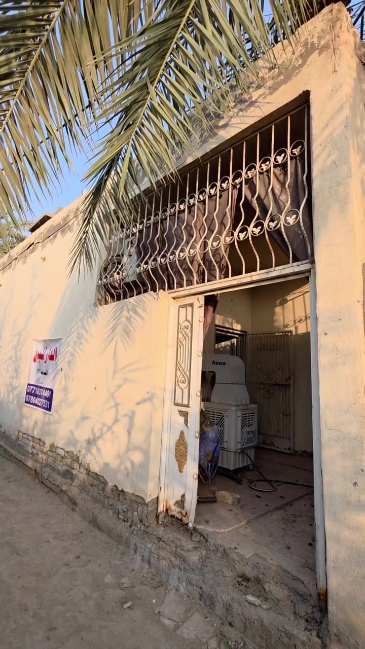 بيت للبيع المساحة 150 متر طابو سند تحويل 
قرب كلش عن الشارع العام 
يحتوي على غرفة نوم واستقبال وهول ومطبخ ومجمع صيحات 
السعر 60 مليون وبي مجال 
العنوان بابل حله محلة العتايج خلف عيادة علي طارق
للاستفسار اتصل على الرقم ***********
#عقارات_دور_سكنية_اراضي_قطع 
#متابعة_للصفحة_ليصلك_كل_جديد
