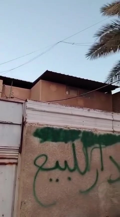 دار للبيع في حي الامام شارع الكابينات مساحه 200م طابو  صرف بناء قديم صالح للسكن طابقين قريب جدا من السوق والكيات  الطابق الاول غرفتين نوم وصاله ومطبخ وكلدور وصحيات وكراج وحديقه   الطابق الثاني نفس الاول مع درج خارجي  
السعر 210 وبي مجال 

***********
