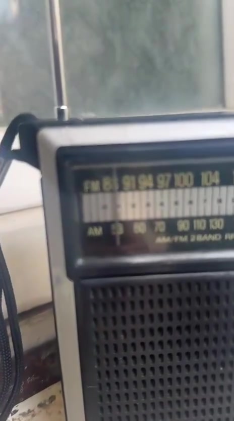 السلام عليكم
راديو سانيو انتاج اليابان سنه 1978 موجتين AM/FM الجهاز شغال ونظيف السعر 75 الف بي مجال قليل للتواصل على الرقم 

*********** ابومحمد  العنوان الدوره 
ملاحظه لايوجد توصيل
