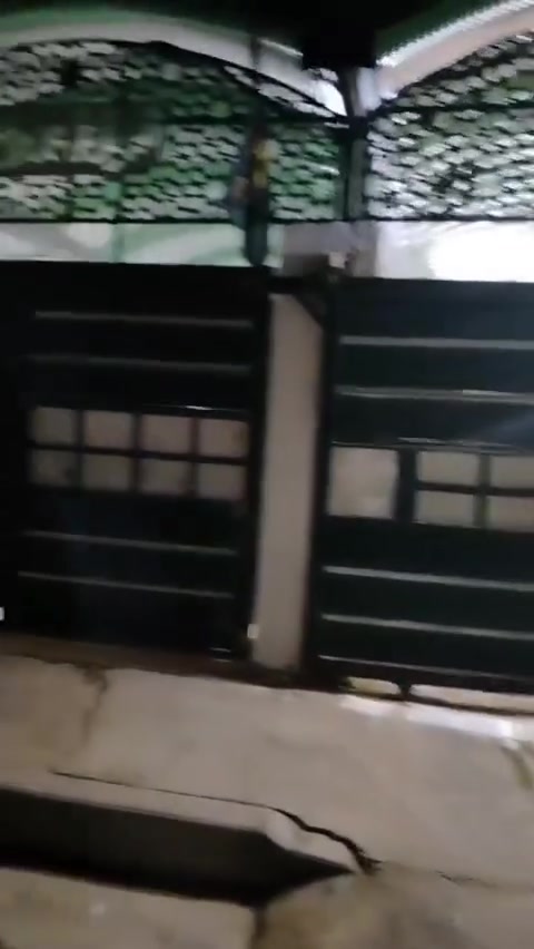 بيت للبيع مساحة 200 متر نزلة جسر چعوب  شارع حولي بالافرع على الجهة اليمين  قريب مدرسة فاطمة بنت أسد البيت متكامل، موقع هادئ وخدمات متوفرة، سعر مناسب، للاستفسار الاتصال على ***********
