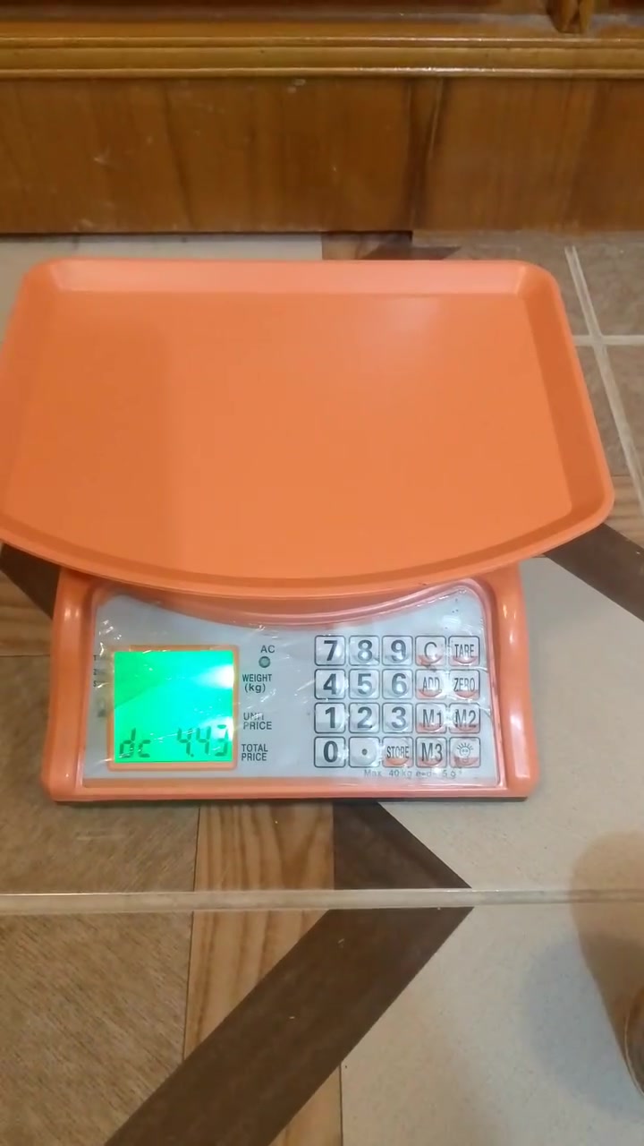 السلام عليكم 
ميزان رقمي للبيع دبل شاشة خلفية وامامية شحن وكهرباء 
40kg 
السعر 40 
***********واتساب

