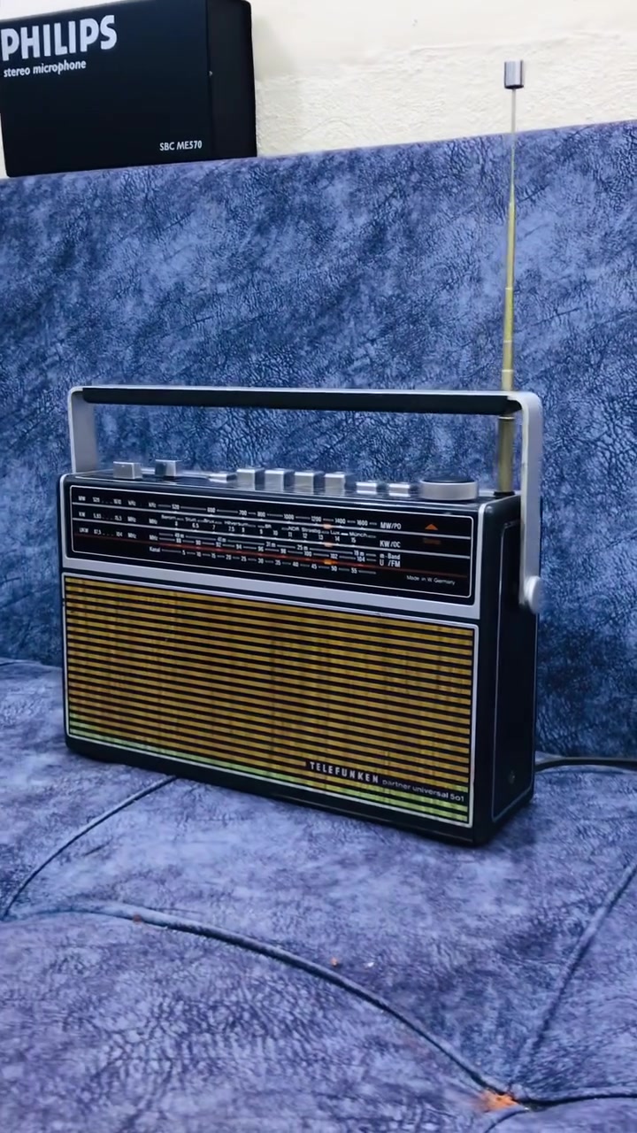 للبيع   📻
جهاز راديو من شركة تلفونكن 🇩🇪
MODEL-TELEFUNKEN - 501
الجهاز جديد جديد النظافة 100 %
صناعة الجهاز المانيا 1975 🇩🇪
الموجات FM / MW / LW / KW + AFC🎼
كهرباء 200 V + بطاريات عدد 6 وسط 
عرض 28 سم  رتفاع  17  سم 
قطعة جداً جداً راقية بسحب وصوت النقي
للاستفسار اكثر مراسلة الصفحة 
وات ساب *********** اتصال ☎️
