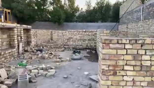 للبيع مبني بي ٦ دبلات طابوك
مصبوبه رفت ٤٠ مع تسليح شيش وجسور 
مساحه ١٧٥ متر 
شارع المفقس بدايته قريب عل شارع العام
***********
