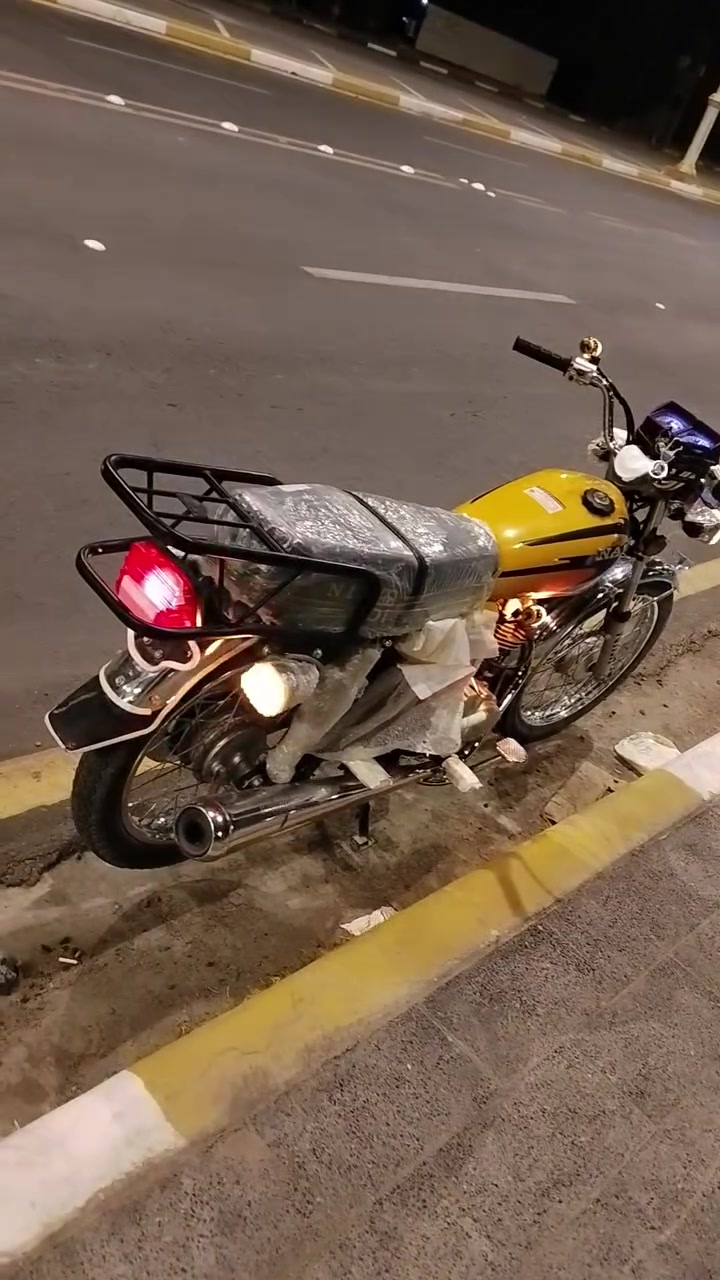 سلام عليكم دراجة نامة شبه الشلامجة موديل ٢٥ مكينة مامفتوحة دراجة جاهزة 
من كلشي هورن سيدان لايت عالي وناصي شلعة معدل مكاني كربلاء أمام عون رقم *********** سعر خاص

