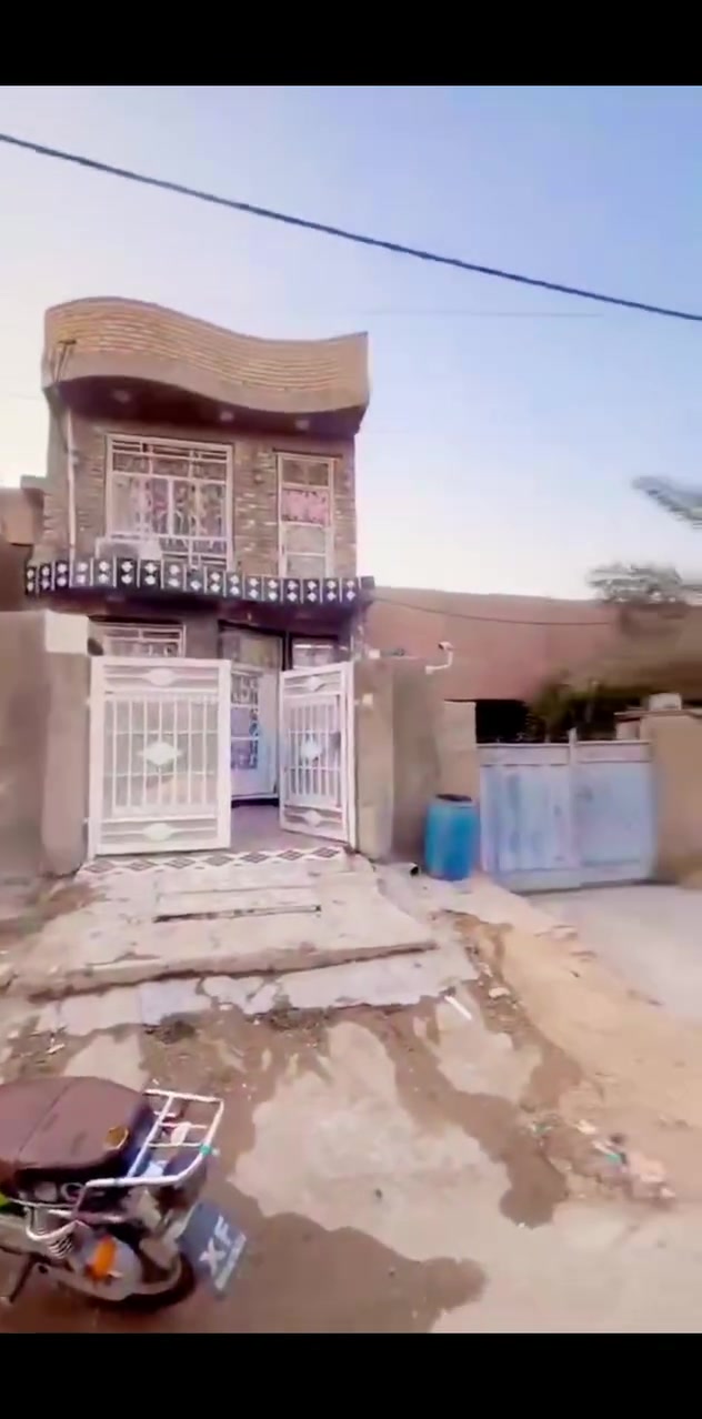 مشتمل 100 متر في المحاويل 🏠  حي ابو سديرة قرب مدرسة النجاة للبيع كافة خدمات شارع 20 متر طابو صرف طابقين🧱 بناء حديث السطحين كونكريت مسلح الأرضيتين كاشي درجة اولى يحتوي على👇
تواليت خارجيه 1 ونص×1 ونص🎋
طارمه 3×5🎋
ممر 1×6🌾
الاستقبال 5×4🎋
صاله ومطبخ 6×4🌾
منور 2×1🎋
حمام تواليت داخليه 3×1🌾
غرفه نوم 5×6
                                                                                 
طابق الثاني🌾
غرفه نوم 5×5🎋
صاله 5×4🎋
حمام وصحيات مشترك 3×1🌾
غرفة نوم ثانية 6×5🎋
السعر 75  وبي مجال 
***********
