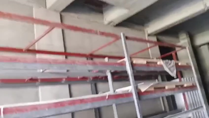 السلام عليكم.  رف كل جنل. لبيع.
العنوان بغداد. جميله. ***********
