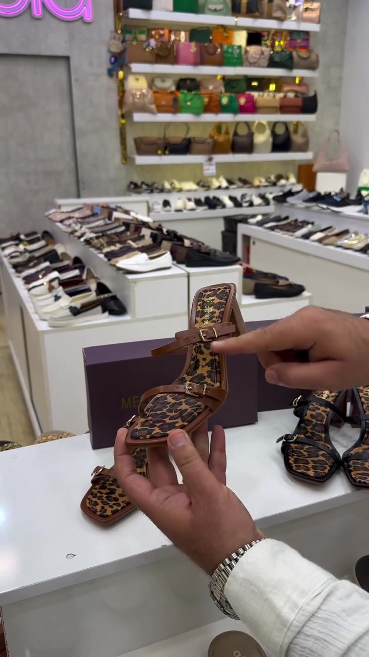 الأفضل في مجال الأحذية والحقائب النسائية ✨
سليبر🤎
تشكيلة جديدة ومميزة  وبأسعار تنافسية!
للطلب والاستفسار مراسلة الصفحة أو واتساب: ***********
📍 تفضلوا بزيارتنا:
مول القاهرة - الطابق الثاني
مول الجادرية - الطابق الأول
🚚 تتوفر خدمة توصيل سريعة لكافة المحافظات بـ 5 آلاف فقط
