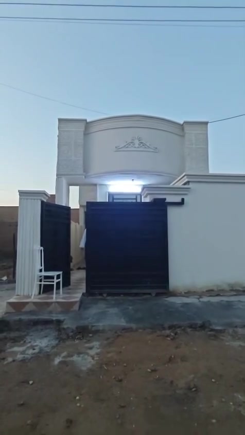 مشتمل مساحة ١٠٠متر منطقة السوداني موقع ممتاز نافذ مباشر ع سوق السوداني التجاري لبيت مثل واضح نضيف جاهز السكن 
***********
