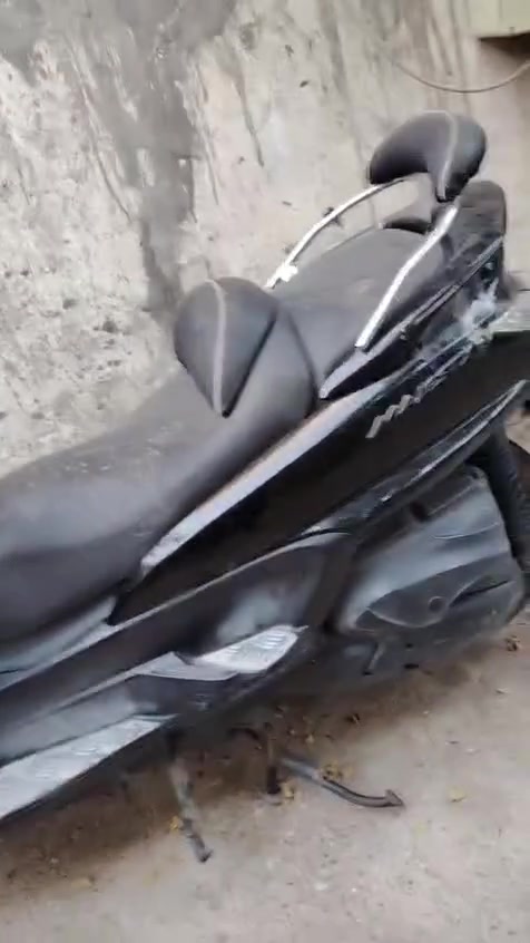 السلام عليكم للبيع نوع ماجستا ملي كراندسعة المحرك ٢٥٠ بيهة بعض الملاحضات متروكة منذو ٧ أشهر سويج ضائع والقايش مقطوع وسابقا محرك مبدل كازكيت العنوان الحبيبية قرب ساحة الحمزة لاتصال *********** السعر ٤٥٠ وبيهة مجال للطيبين
