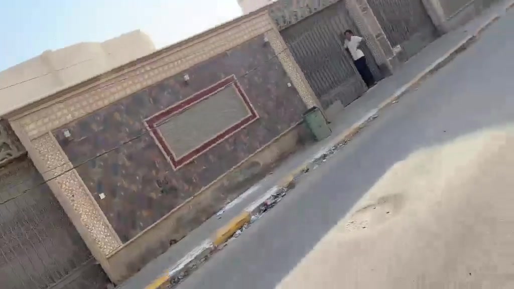 السلام عليكم
بيت للبيع 300 متر طابو اسهم 

طابق واحد 

العنوان الناصرية صوب الشامية شارع المهيدية شارع صب قرب مخبز المصطفى 

***********
