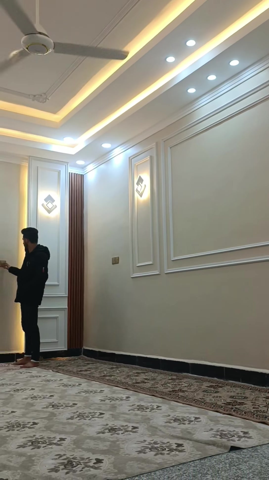 كادر احدث الديكورات والدهانات 
لعمل كافة الديكورات والاصباغ  💯
الدقةوالسرعة في انجاز العمل وباسعار تنافسية 
فقط اتصلوا على الرقام الموجودة في الصفحة او راسلونا على الواتساب 🤍
@إشارة
اتصال او واتساب ***********

