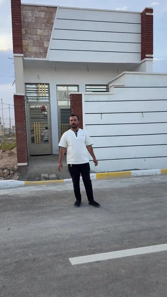 10 عقارات للبيع الموقع بغداد مدينة الصدر حي طارق قرب مدارس الحشد كل عقار مساحه 100 متر بناء حديث وخدمات كامله جنس الأرض زراعي سند 25 الشراي يتصل على هذا الرقم *********** والسعر اول تعليق في الفيديو مثبت #بيوت #عقارات_بغداد #عقار #قطع #متابعه_ولايك_واكسبلور_احبكم 
