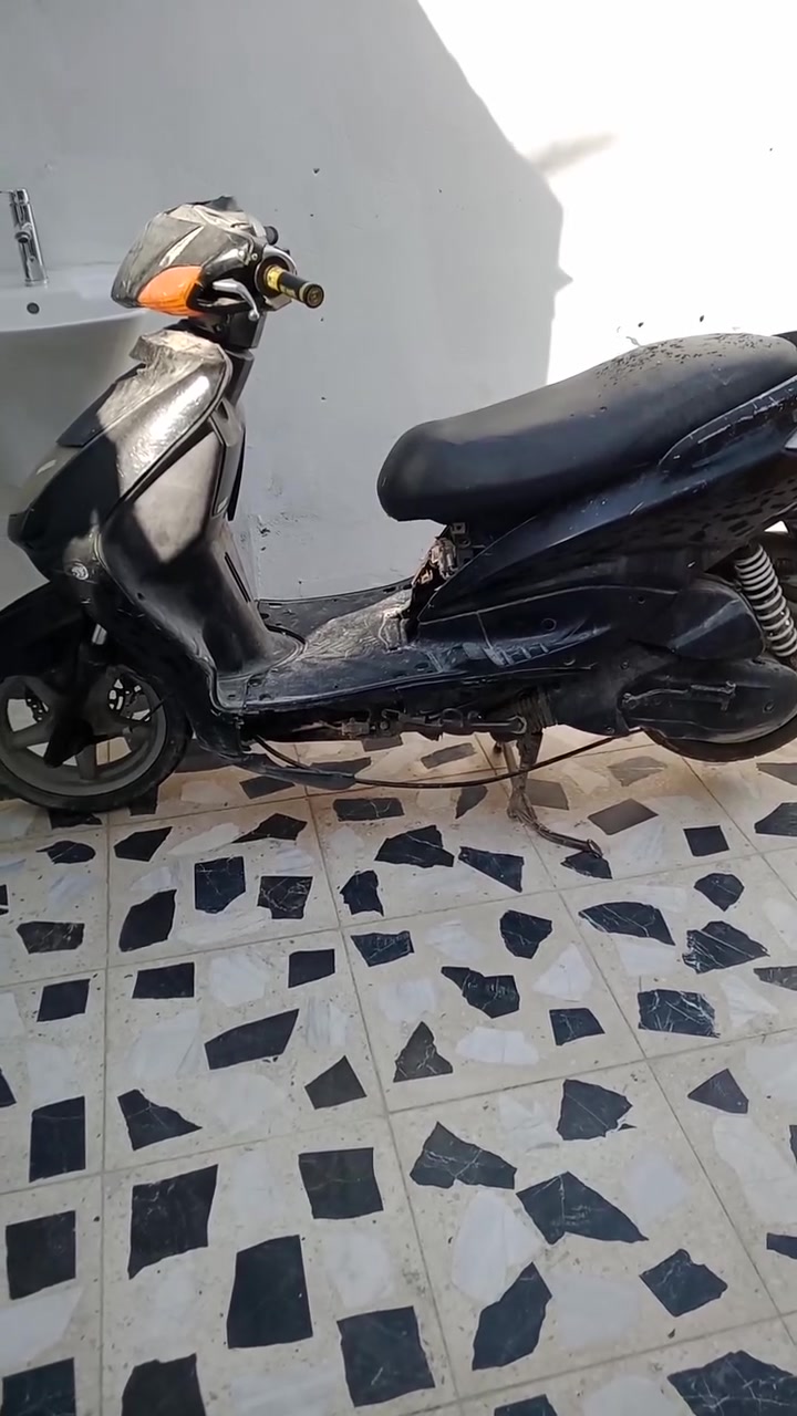 السلام عليكم عندي دراجه كوم حديد بغداد حبيبه شارع السجه رايده 200 ألف وهذا رقمي ***********

