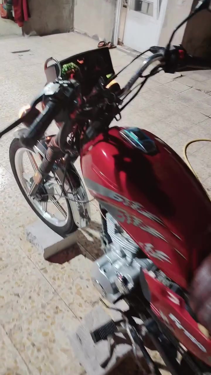 سلام عليكم دراجه للبيع كلها جديده شوفت عينكم
1.ويل وتاير وطبله جديد 
2. محرك ستوته جديد 
3. ويل خلفي وماشه وتاير وطبله جديد 
4. تخم كهربائي جديد
5. تانكي وصفاحيات جديد 
6. رون وعداد بانزين شغال
دراجه نظيفه ماعيزه شي ربع ما اذب عليها السعر ٦٠٠ وبي مجال عنوان نجف حي الميلاد الرقم 
***********
