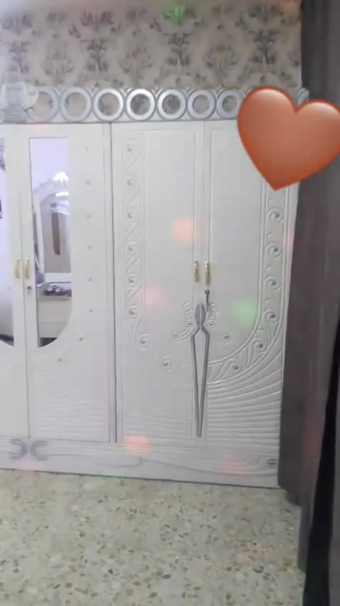 سلام عليكم غرفه نوم للبيع عراقيه على شكل تركي نضيفه جدا ميز مرايه بعده بيه لايلون كنتور 6 بيبان وياه زاويه بابين طويله تصميم كلش حلو مصالي شهر من اخذته مكان بغداد شهداء البياع الشراي يتصل بلرقم ويدلل مستعجل على بيعته *********** وتساب موجود
