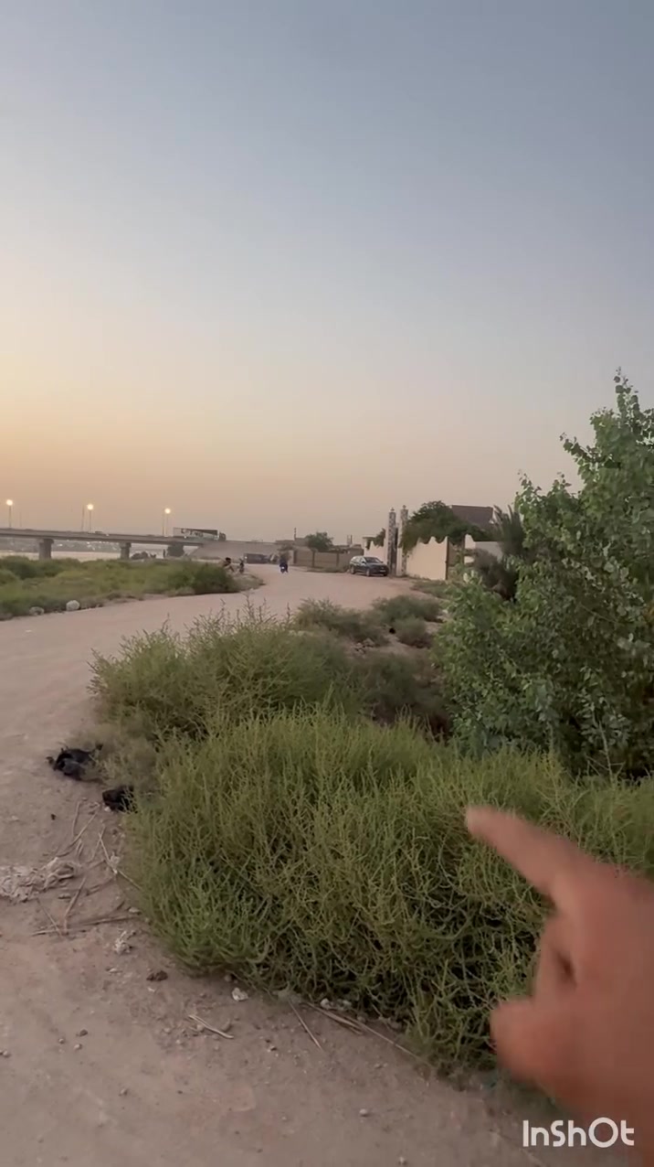 السلام عليكم
قطعة ارض مساحة 400 متر  للبيع 
تريد 200 متر عادي 
كما موضح في الفيديو 
للا ستفسار ***********
