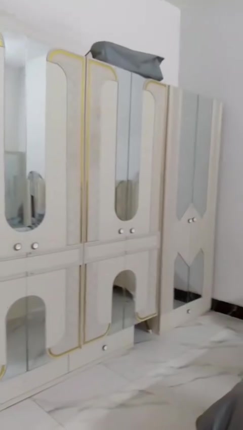 غرفه نوم نضيفه جدا للبيع سعرها 600وبيها مجال 
مكانها تكريت مكلف بالنشر 
***********
