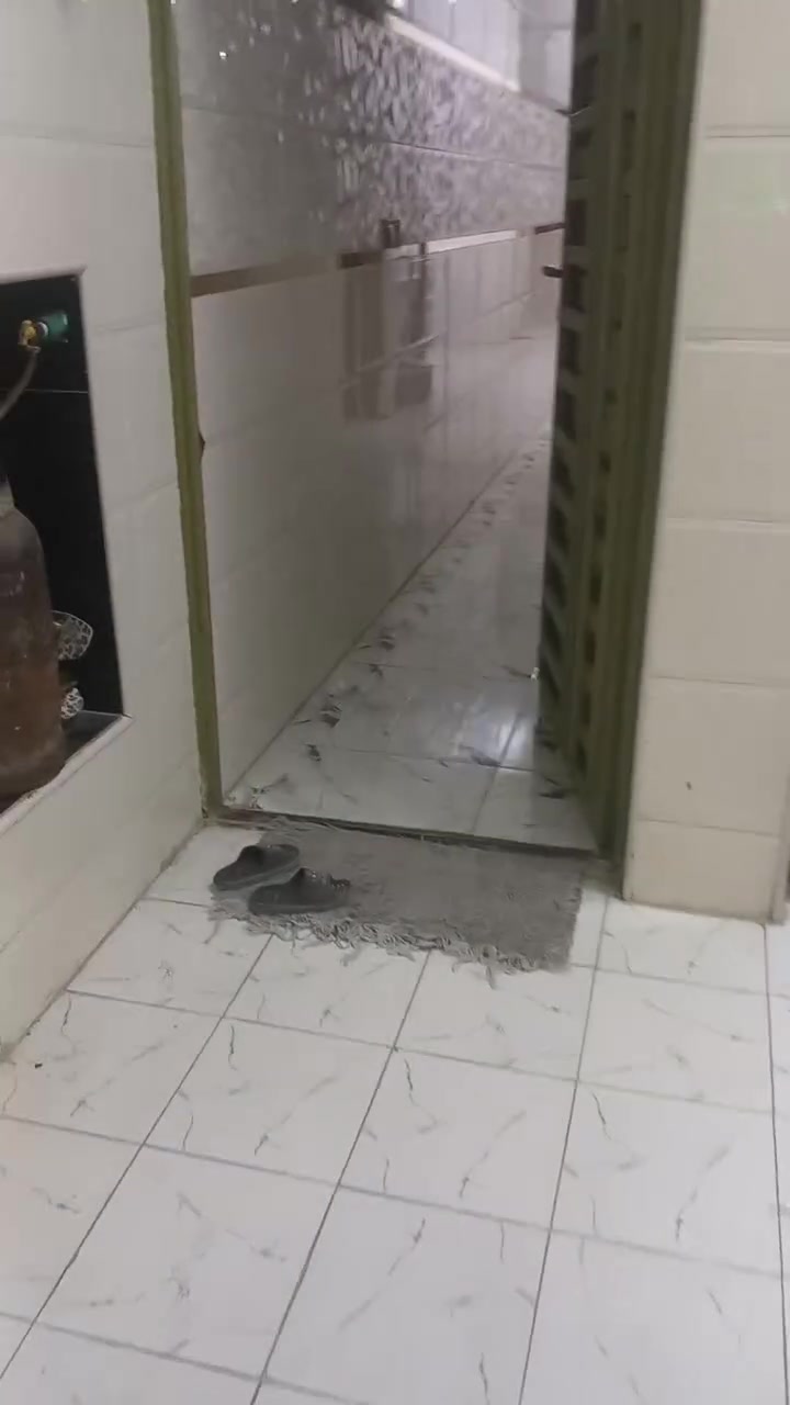 السلام عليكم دار للبيع بناء حديث بحي الكوفه خلف الملعب مساحة ٩٠ متر طابق واحد للاستفسار الاتصال على الرقم الهاتف***********
